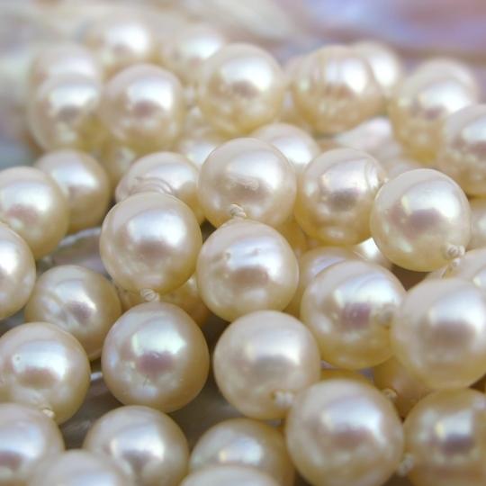 Showcasing Freshwater Pearls gemstones